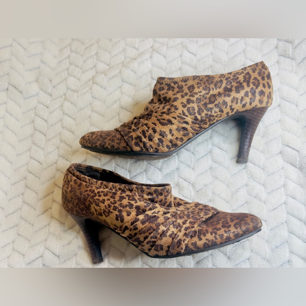 Impo Baddie Girl Stretch Weng Leopard Print Heels